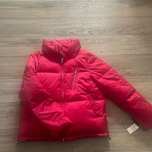 Short puffer quilted satin jacket. Small. Color red